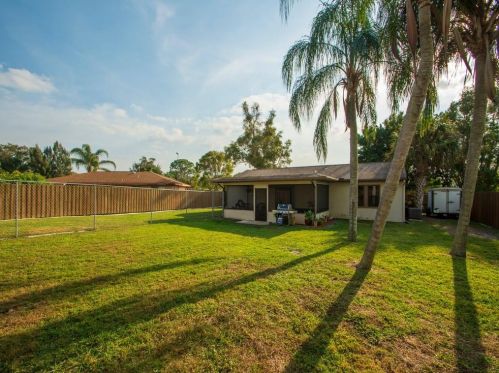 2096 Hideaway Cir, Fort Pierce FL 34952-4802 exterior