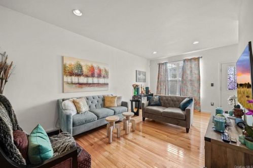 16 Cobblestone Ln, Middletown NY 10940-5091 exterior