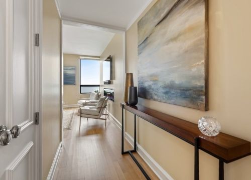 180 Pearson St, Chicago IL 60611-2130 exterior