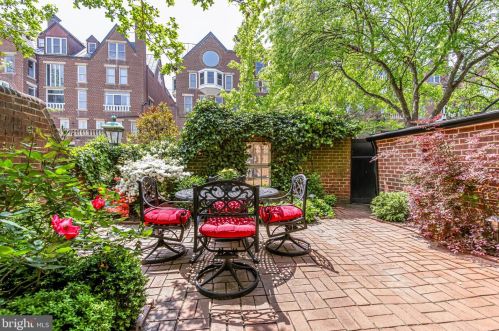 114 Cameron Mews, Alexandria VA  22314-2604 exterior