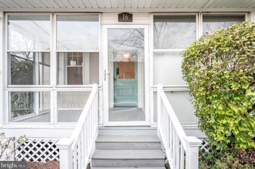 16 Masonic View Ave, Alexandria VA  22301-2204 exterior