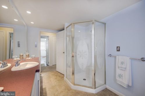 735 Hickory Ln, Berwyn PA 19312-1438 exterior