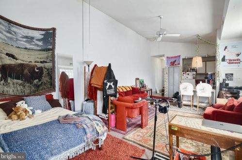 920 4 St, Philadelphia PA 19147-4104 exterior