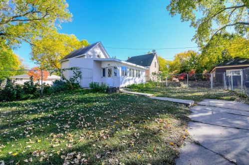 1151 Charlton St, Saint Paul MN 55118-2119 exterior