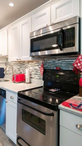 2 Capella, Middletown RI 02840-1590 exterior