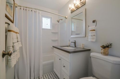 621 Monterey Ave, Capitola CA 95010-3614 exterior