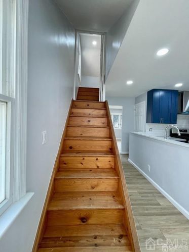 201 Campbell St, Woodbridge NJ  07095-2305 exterior