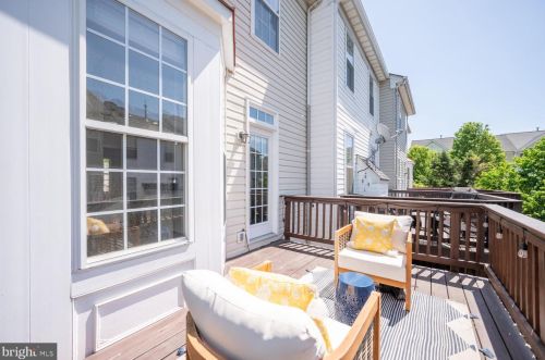 6940 Lerwick Ct, Alexandria VA  22315-5717 exterior