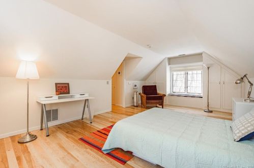 4 Ashford Ct, Farmington CT 06032-1531 exterior