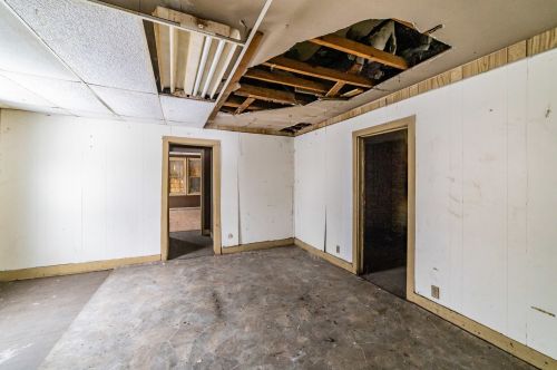 9002 Mackinaw Ave, Chicago IL 60617-4437 exterior