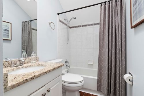 1323 Hamilton Ave, Elmhurst IL 60126-5407 exterior