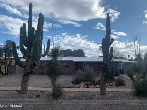 6052 17th St, Tucson, AZ 85711-4617