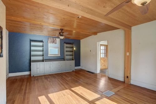 919 Land Pl, Milwaukee WI 53202-1536 exterior