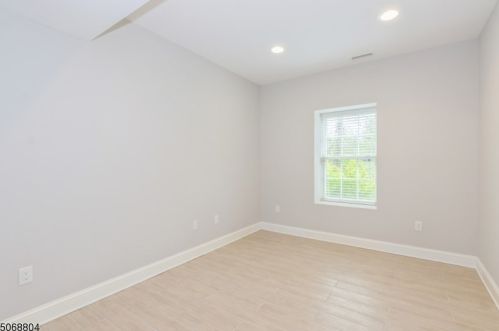 10 Baxter Ln, Town Center NJ 07052-1429 exterior