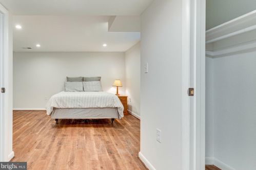 6002 Kings Hwy, Alexandria VA 22303-2219 exterior