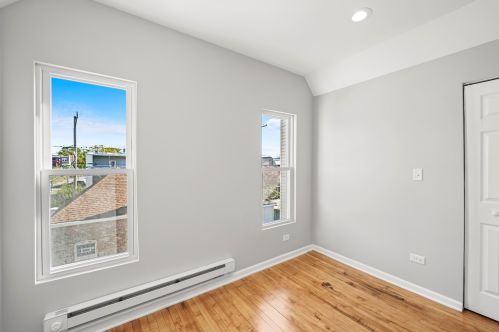 7325 Champlain Ave, Chicago IL 60619-1828 exterior