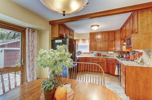 6038 Ironwood Ln, Milwaukee WI 53217-4423 exterior