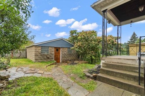 322 Anthony St, Pittsburgh PA  15210-2243 exterior