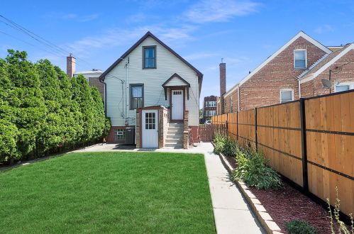 6124 Kildare Ave, Chicago IL  60646-5226 exterior