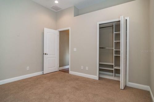 8028 Hampton Lake Dr, Tampa FL  33647-3558 exterior