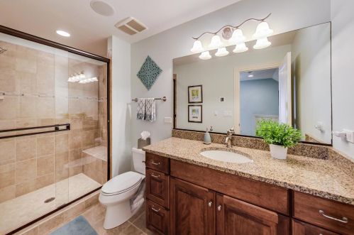 329 Kenmore Ave, Elmhurst IL 60126-3517 exterior