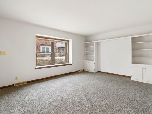 5026 Colonial Ct, Milwaukee WI 53220-2013 exterior