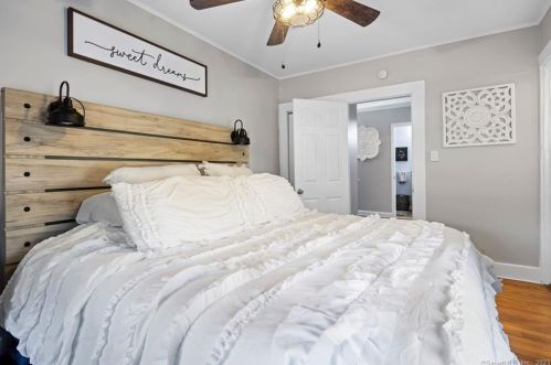 304 Autumn St, Manchester CT  06040-5556 exterior