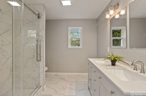 54 Howard Ave, Edison NJ  08837-3432 exterior