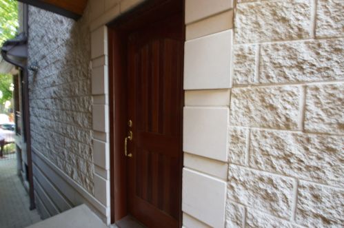 1745 Cornelia Ave, Chicago, IL 60657-1040