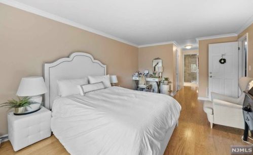 305 Williams Ct, Edgewater NJ 07020-1613 exterior