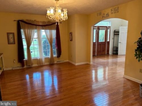 381 Thornhill Dr, Hanover PA  17331-7976 exterior