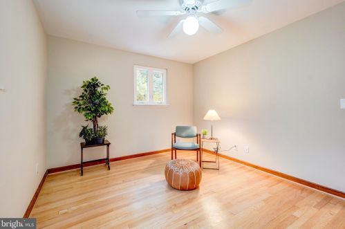 102 Mannakee St, Rockville MD 20850-1914 exterior