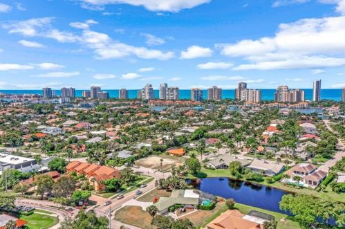 619 Neapolitan Way, Naples FL 34103-8502 exterior