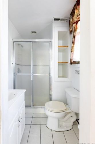 314 Elizabeth St, Derby CT 06418-1814 exterior