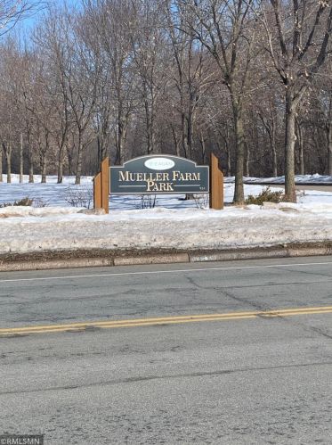 1058 Briar Crk Rd, Saint Paul MN 55123-1515 exterior