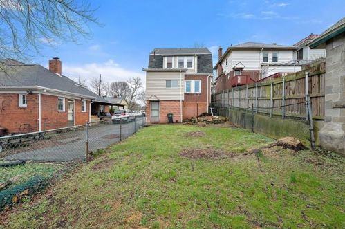 207 Perryview Ave, Pittsburgh PA 15214-1528 exterior