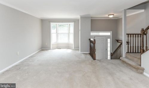 32 Carriage House Cir, Alexandria VA  22304-6338 exterior