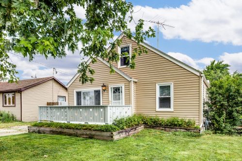 7018 74th St, Chicago, IL 60638-5925