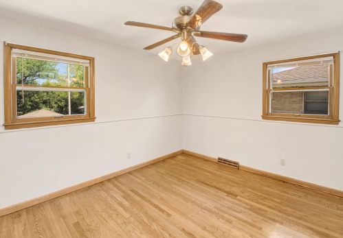 452 Plainfield Ave, Milwaukee WI 53207-5054 exterior