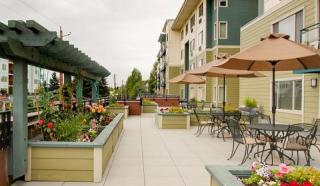 104 Burnett Ave, Seattle WA  98057-2089 exterior