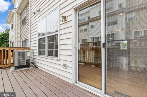 3805 Eisenhower Ave, Alexandria VA 22304-6427 exterior