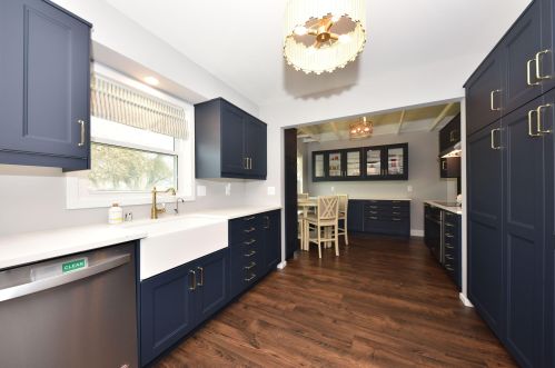 421 Lloyd St, Milwaukee, WI 53212-3353