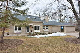 9513 Swan Rd, Milwaukee WI  exterior