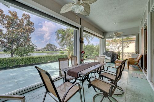 1553 Amherst Dr, Fort Pierce FL 34986-2413 exterior