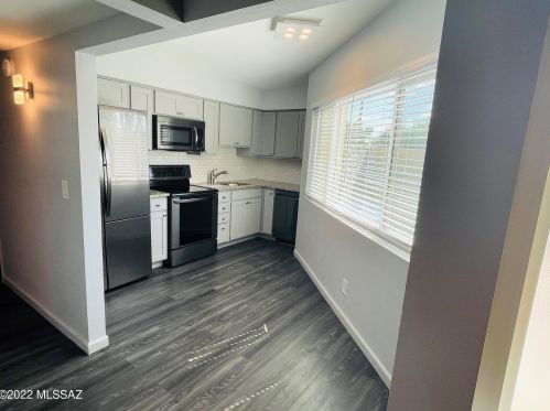 2015 Swan Rd, Tucson AZ  85712-2711 exterior