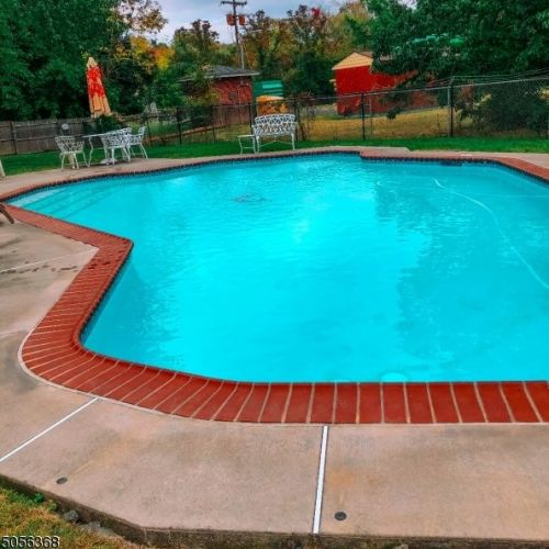 5 Quinby Ct, Parsippany, NJ 07054-4320