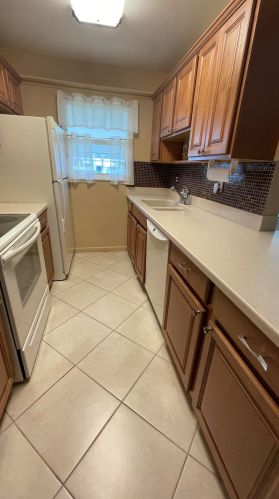 908 Savannas Pt, Fort Pierce FL 34982-6785 exterior