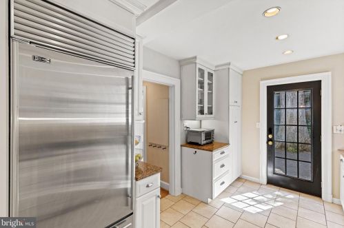 5206 Abingdon Rd, Bethesda MD 20816-1835 exterior