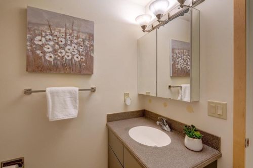 360 Washington Ave, Madison WI 53703-2834 exterior