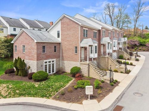 700 Highpointe Cir, Pittsburgh PA 15220-1854 exterior